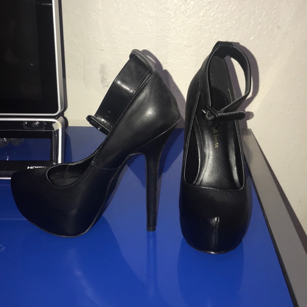 High heels - Picture 2 of 3